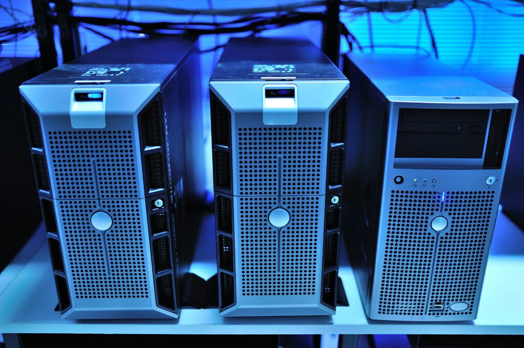 Cloud computing solutions data center with modern rack-mounted server units